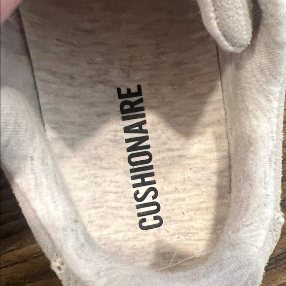 Chic Lace Women's Sneakers in Cream - Picture 2 of 4